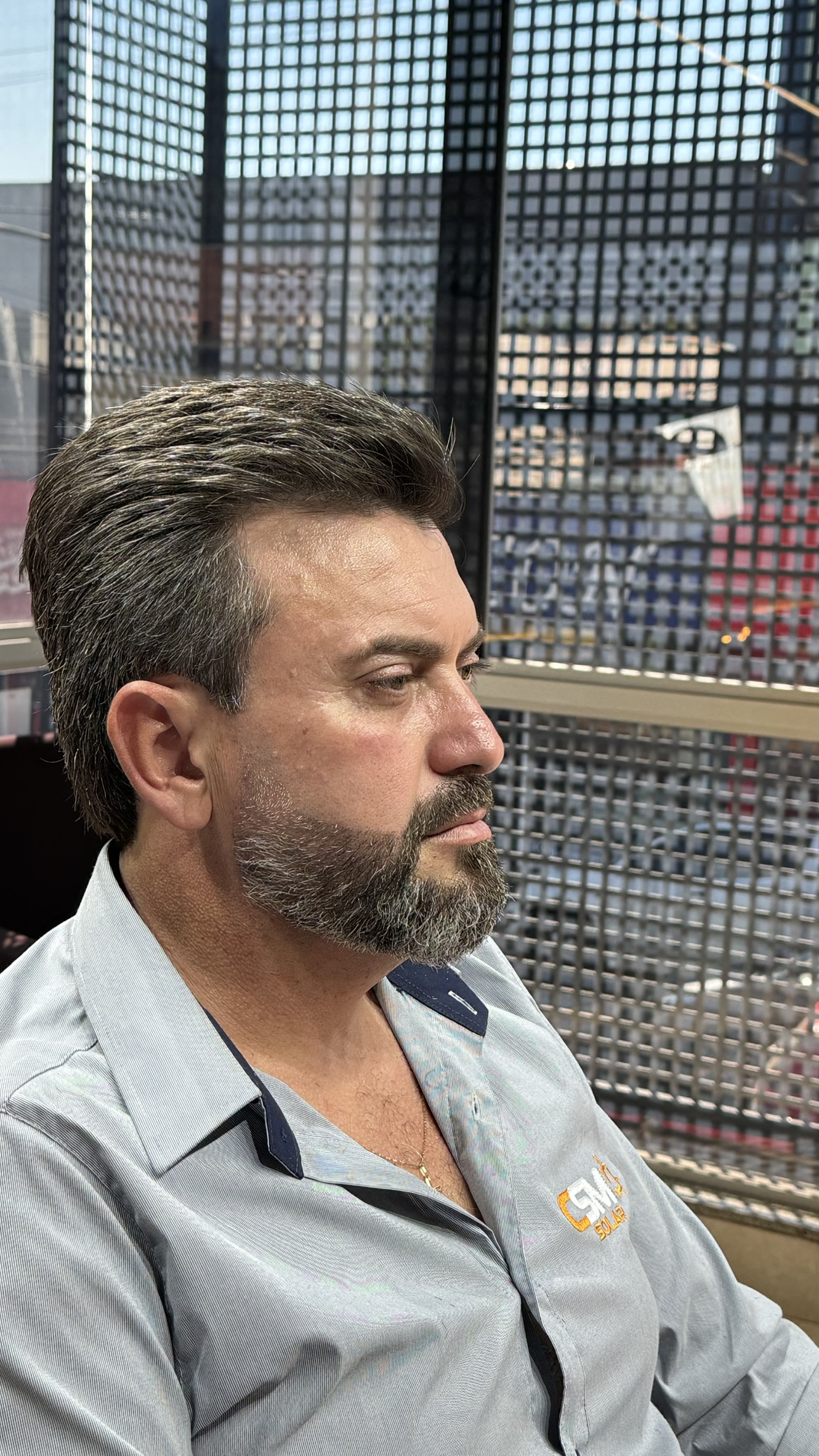 Cliente com corte masculino finalizado